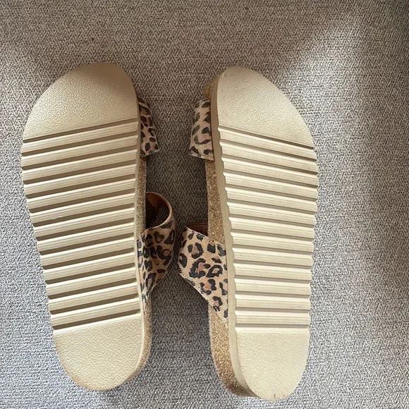Taos Footwear Leopard Print Sandals - Picture 3 of 3